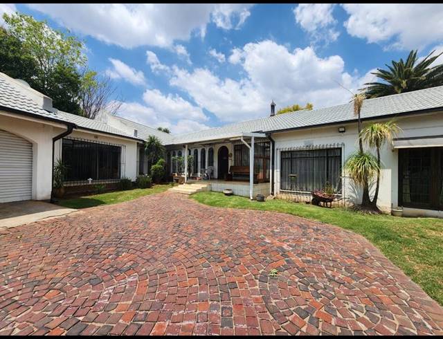 4 BEDROOM HOUSE FOR SALE IN VERWOERDPARK
